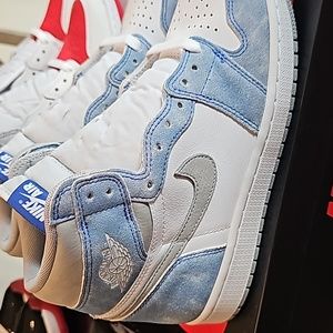 JORDAN RETRO 1 HYPER ROYAL SIZE 8.5